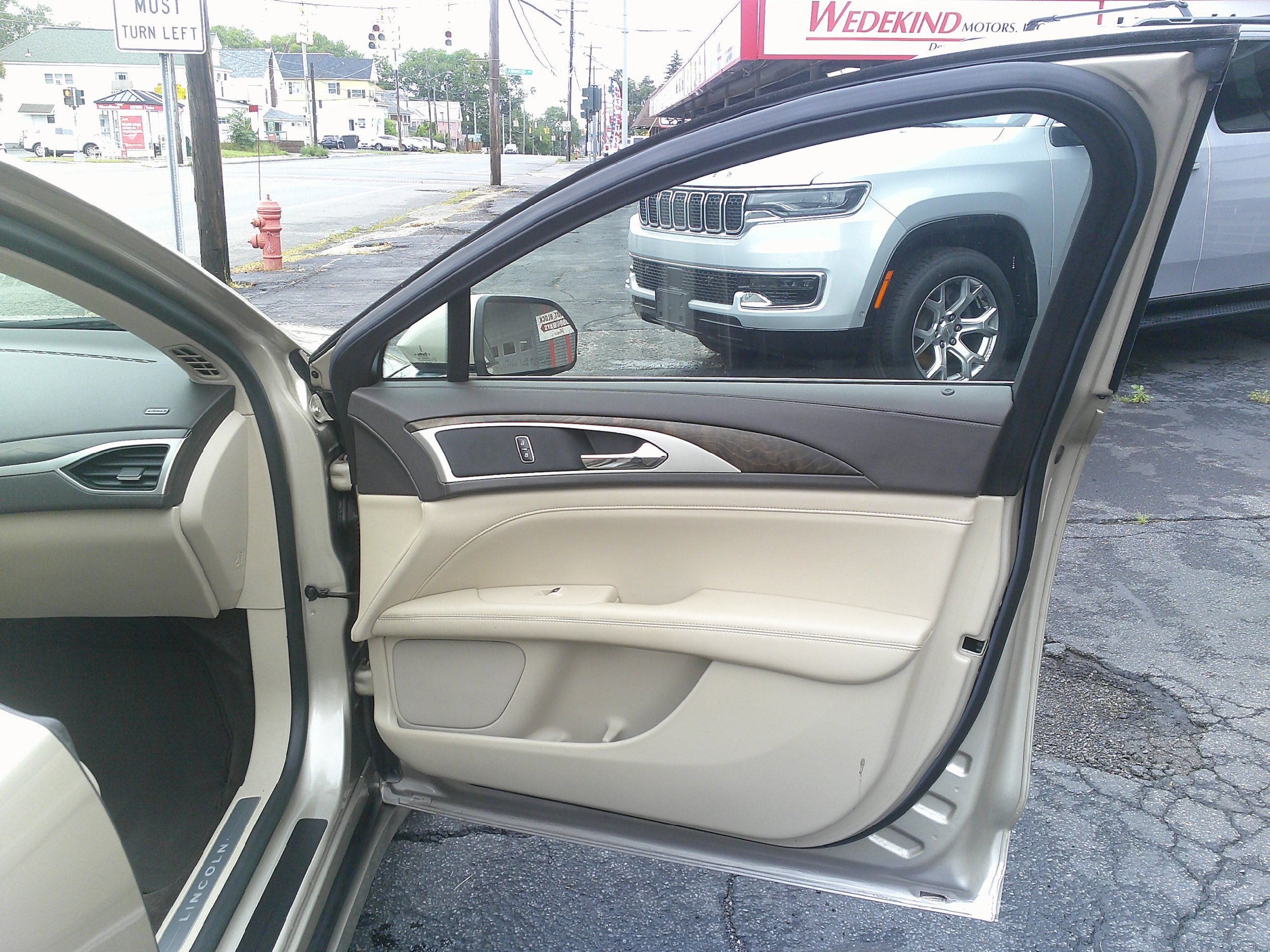 Used 2017 Lincoln MKZ Select w/ Technology Package FWD image 26