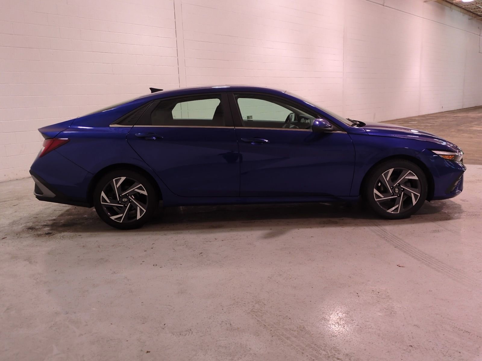 Certified 2024 Hyundai Elantra SEL w/ Convenience Package image 3