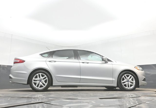 Used 2016 Ford Fusion SE FWD image 46