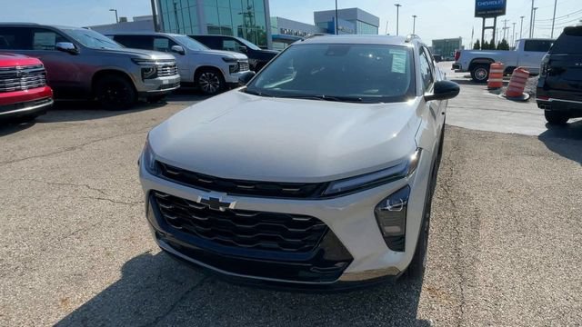 New 2026 Chevrolet Trax ACTIV w/ Sunroof Package FWD image 5