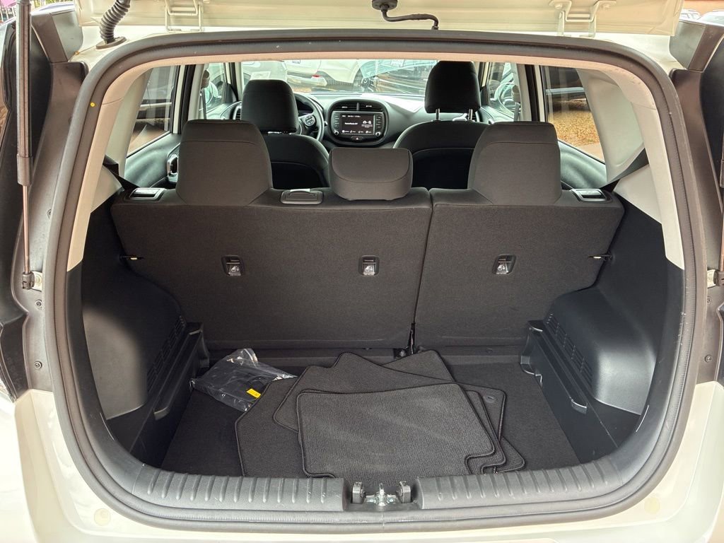 Used 2025 Kia Soul LX image 12