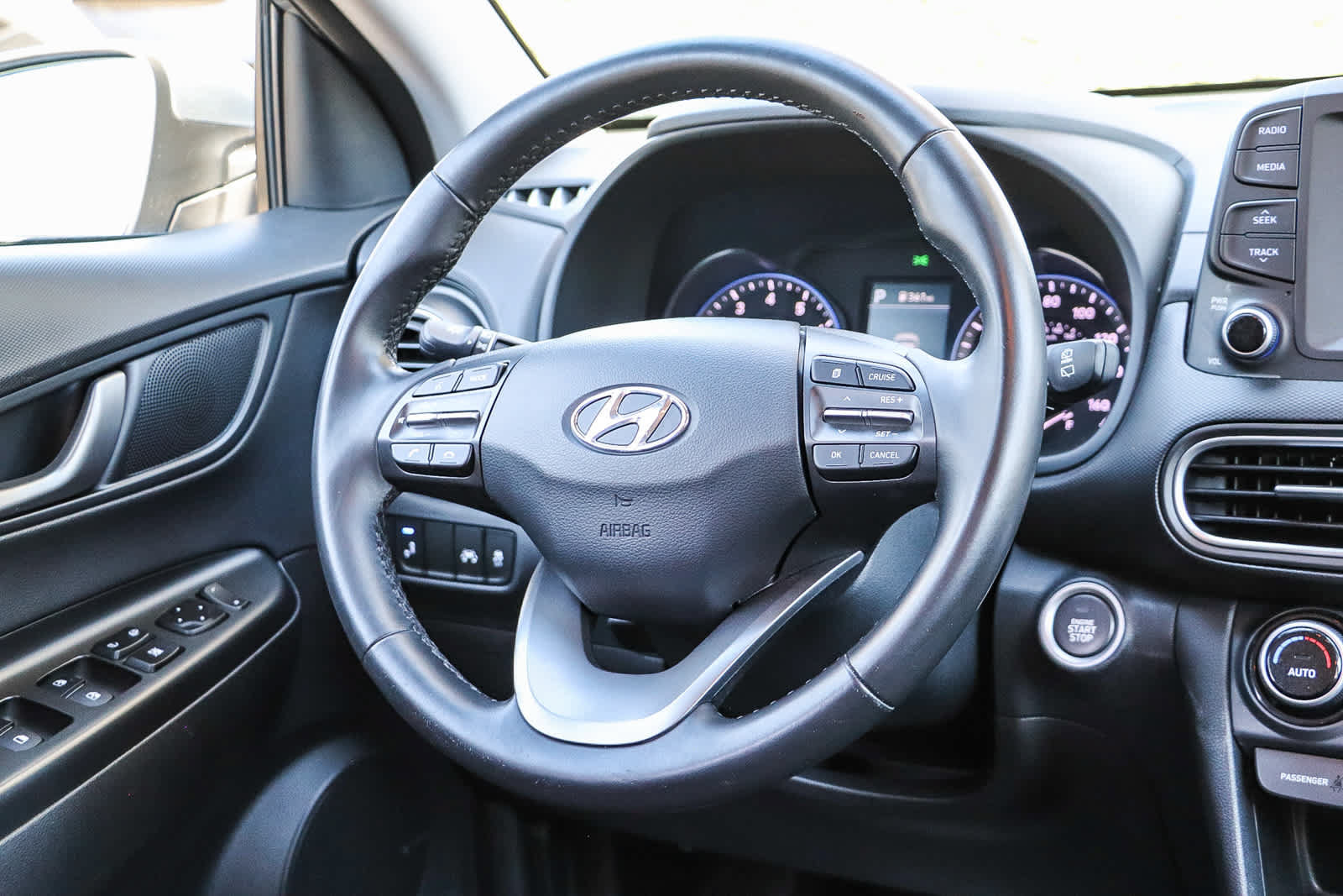 Used 2021 Hyundai Kona Limited w/ Cargo Package AWD/4WD image 14