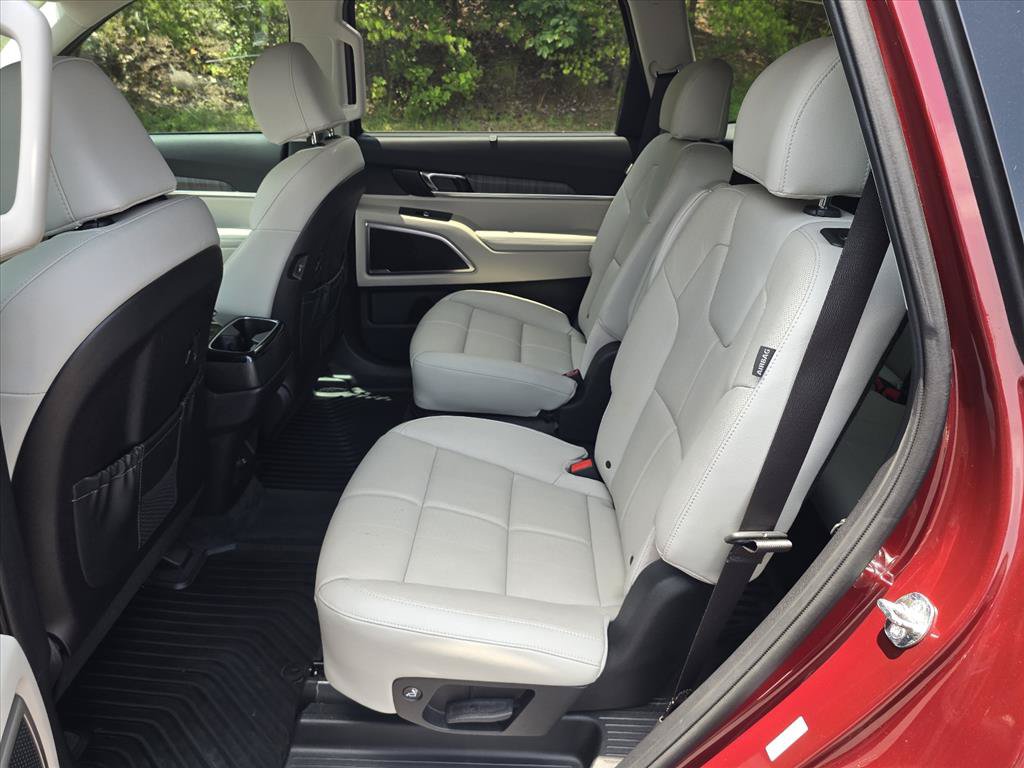 Used 2024 Kia Telluride EX w/ EX Captain's Chair Package FWD image 11