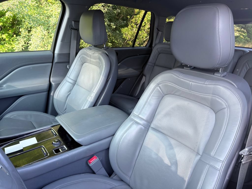 Used 2020 Lincoln Aviator Reserve w/ Elements Package Plus AWD/4WD image 12