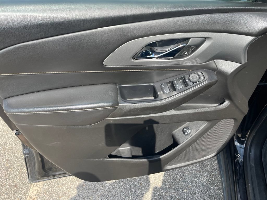 Used 2021 Chevrolet Traverse LT FWD image 21