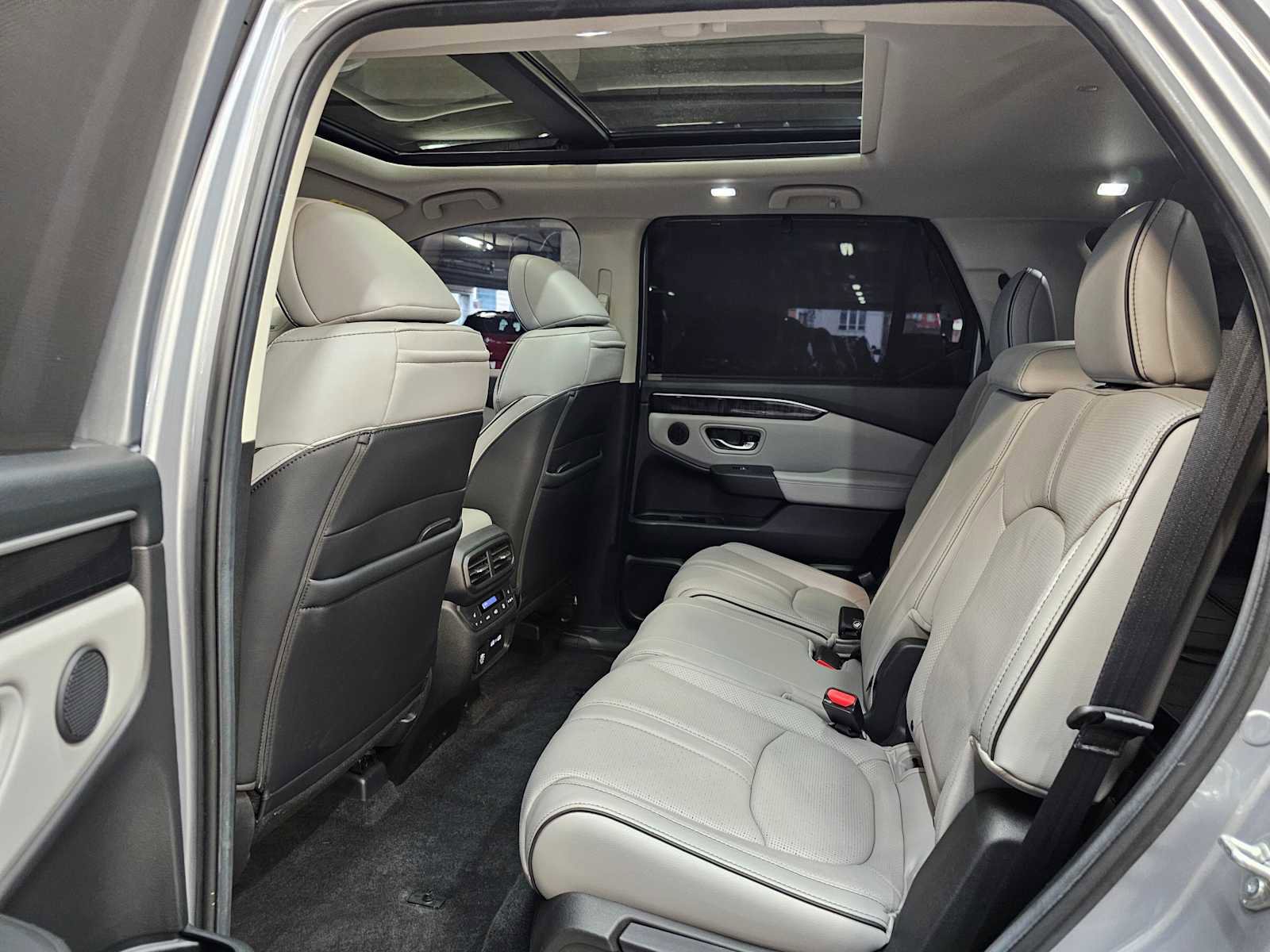 Used 2023 Honda Pilot Elite image 27