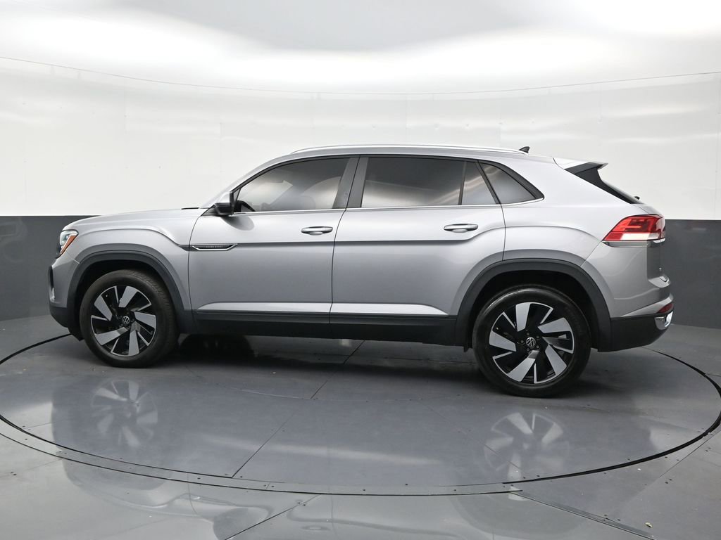 Used 2024 Volkswagen Atlas Cross Sport SE image 2