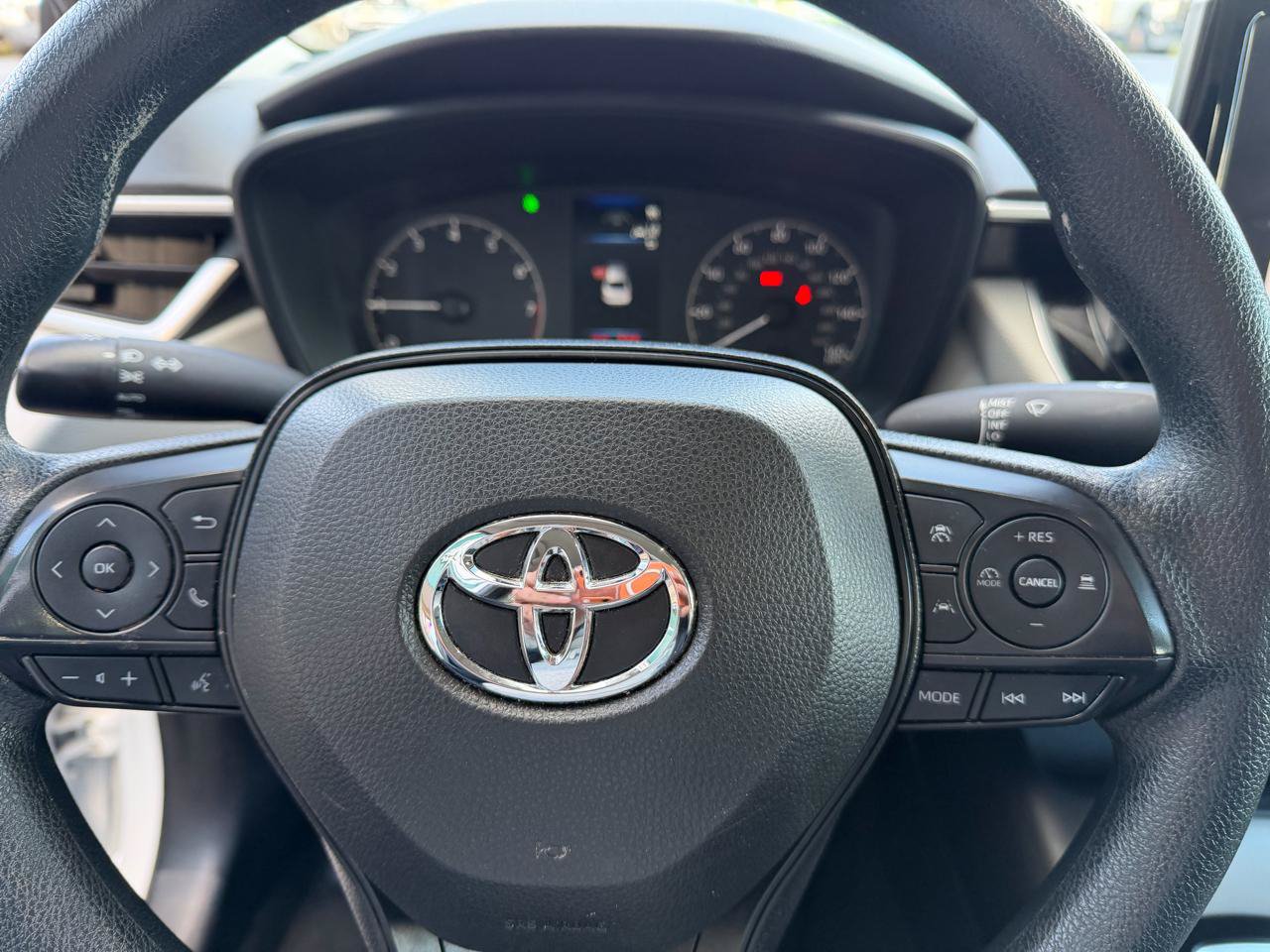 Used 2023 Toyota Corolla LE FWD image 17
