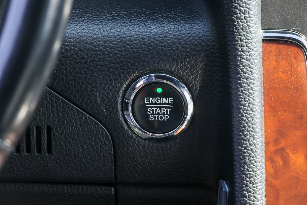 Used 2017 Lincoln Navigator Select image 12