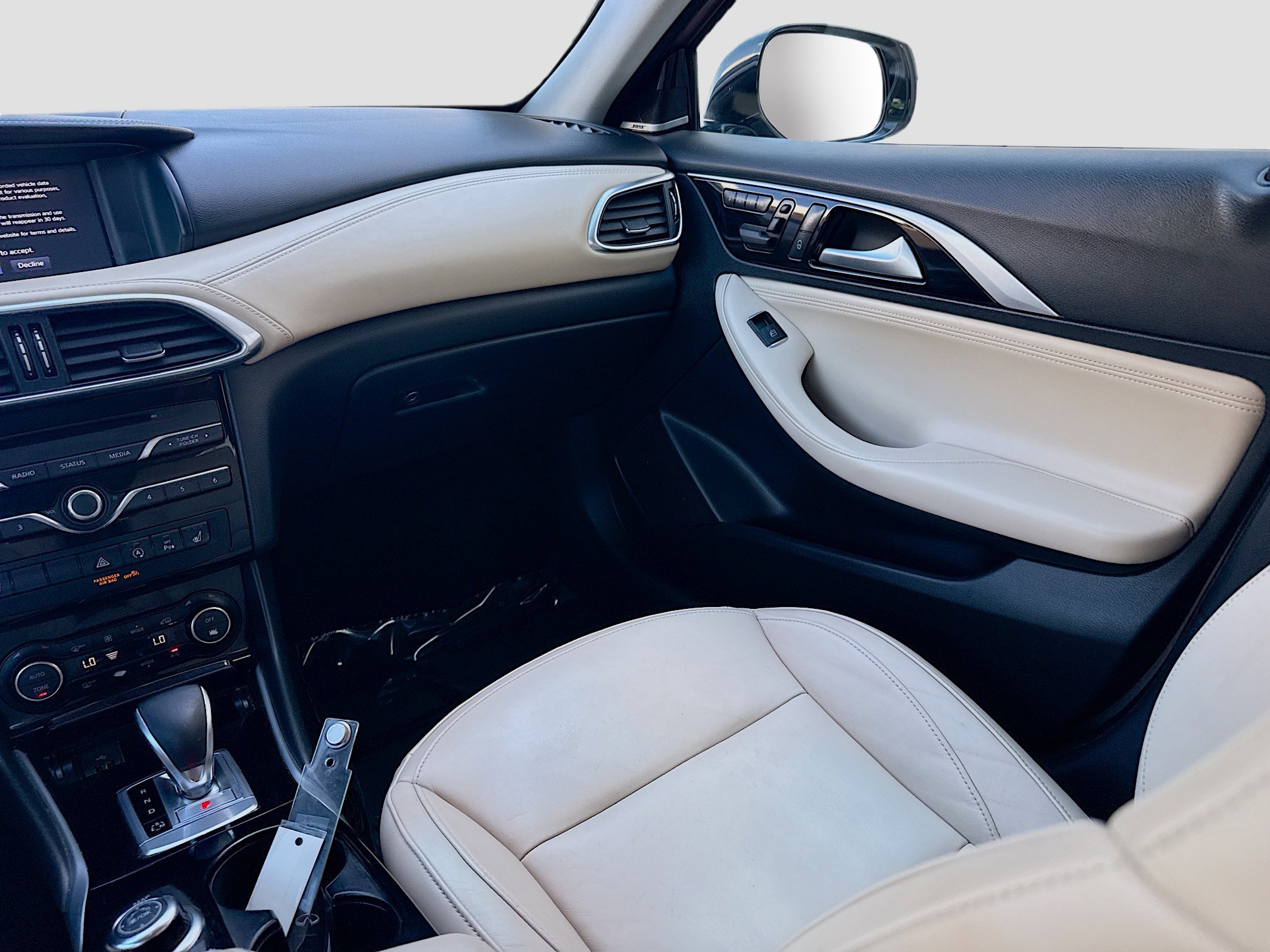 Used 2017 INFINITI QX30 Premium w/ Navigation Package image 21