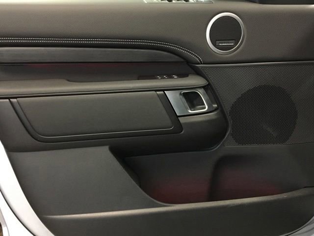 New 2023 Land Rover Discovery HSE R-Dynamic image 9