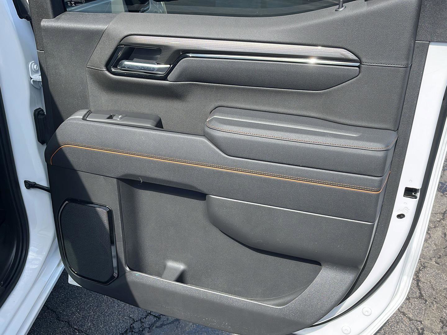 Used 2025 GMC Sierra 1500 AT4 image 25