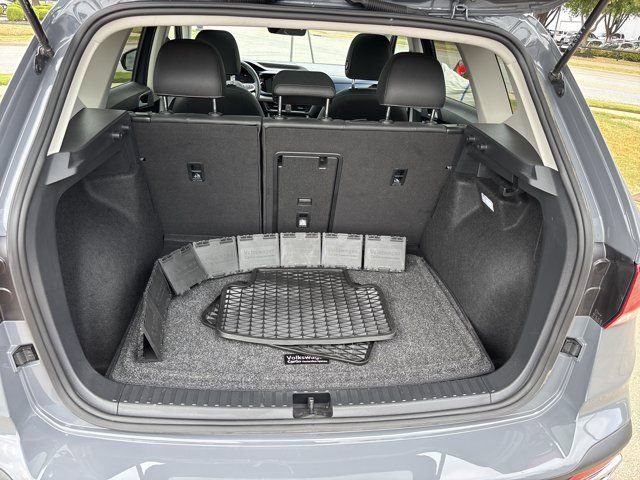 Used 2024 Volkswagen Taos SE w/ Panoramic Sunroof Package AWD/4WD image 8