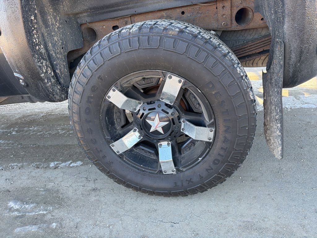 Used 2011 GMC Sierra 2500 Denali w/ Suspension Package, Off-Road image 9