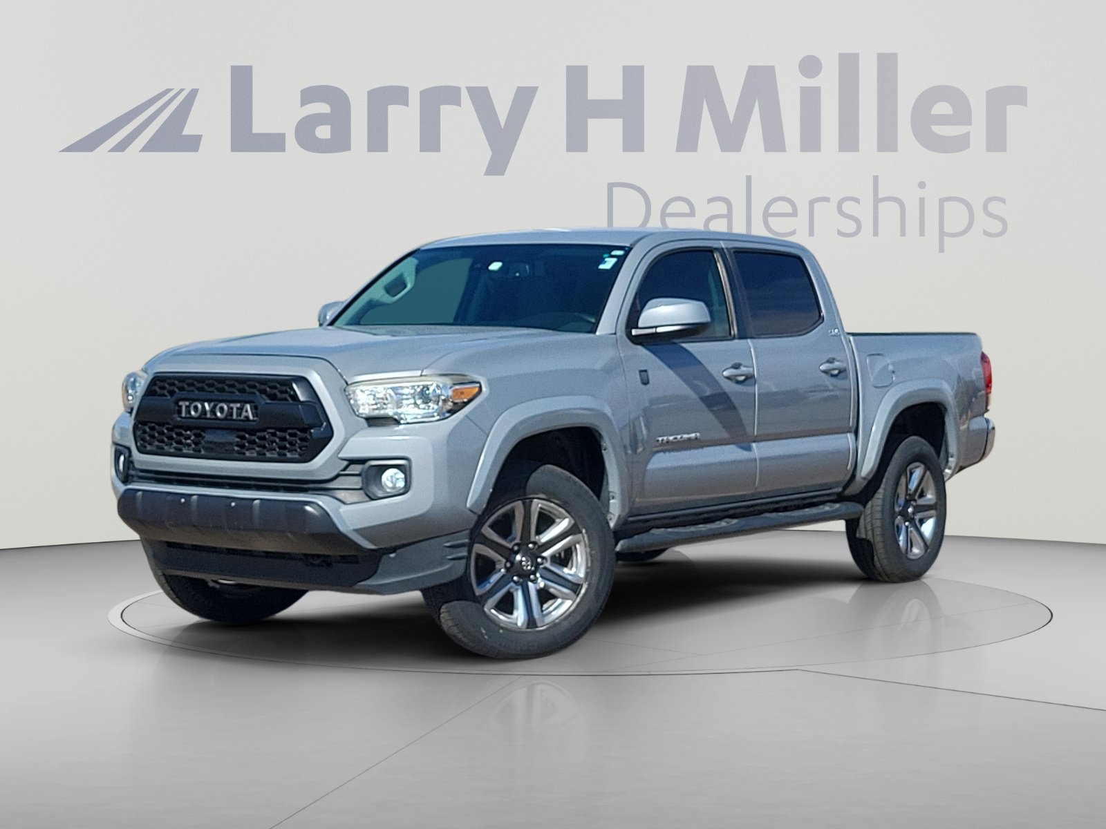 Used 2019 Toyota Tacoma SR5 RWD image 1