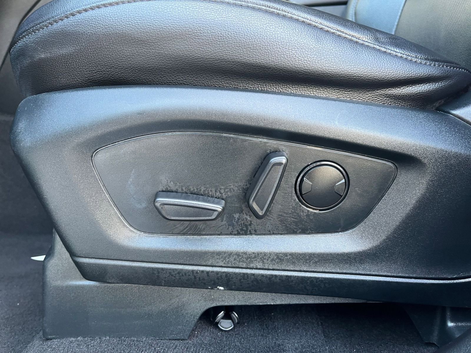 Used 2023 Ford Explorer Limited image 23