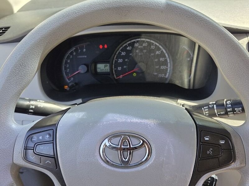 Used 2014 Toyota Sienna LE FWD image 23