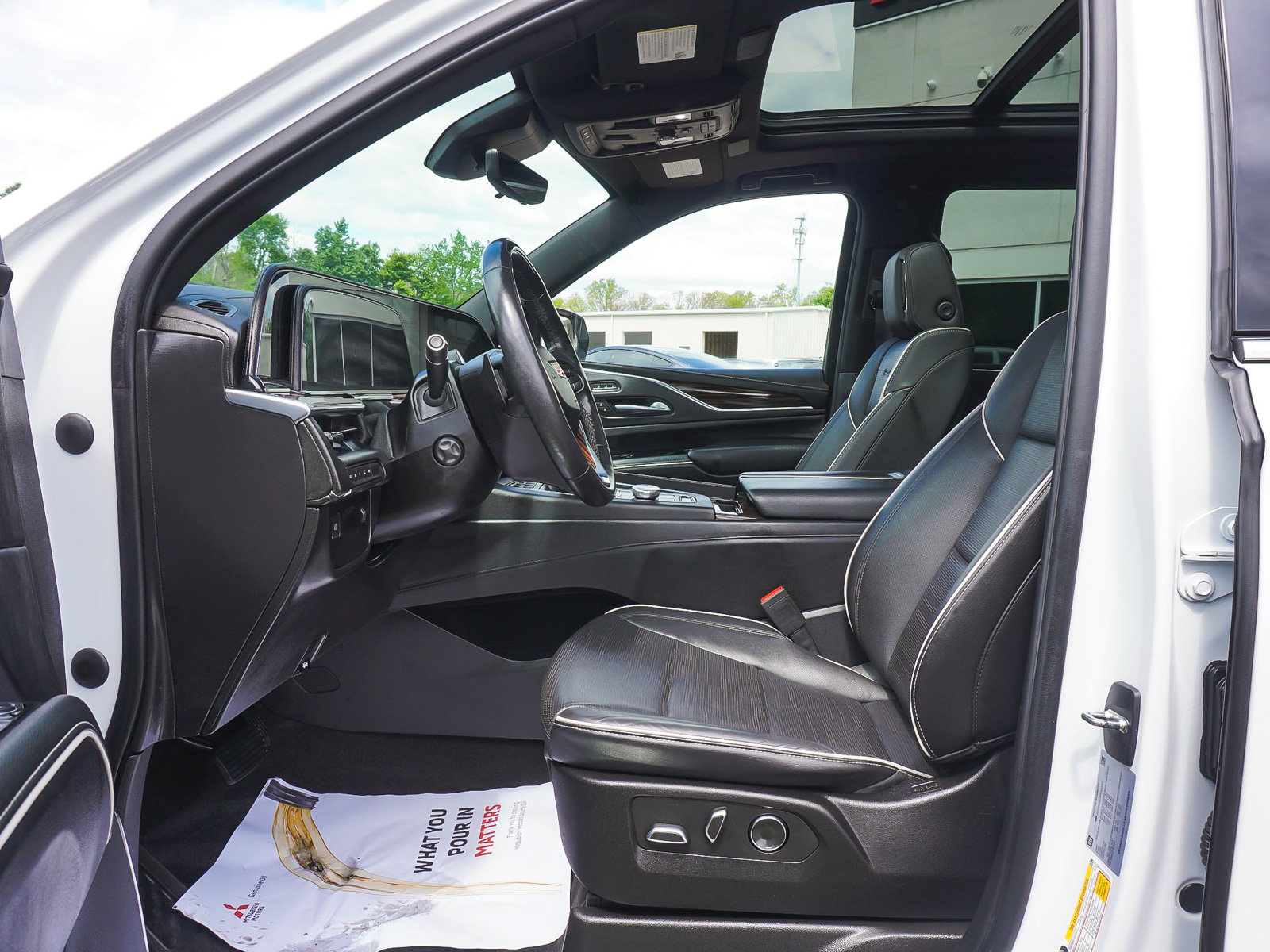 Used 2023 Cadillac Escalade Premium Luxury AWD/4WD image 37