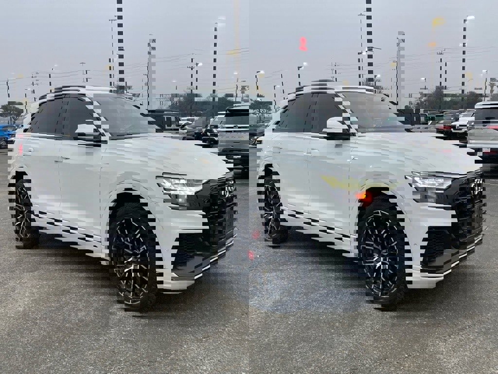 Used 2019 Audi Q8 Prestige w/ Luxury Package image 2