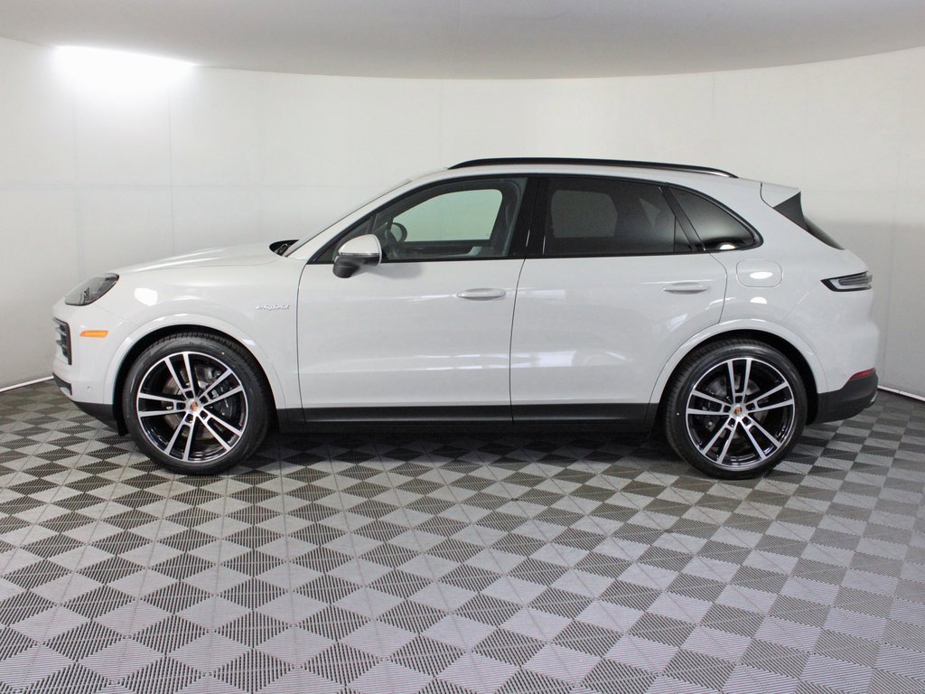 Used 2025 Porsche Cayenne E-Hybrid image 2