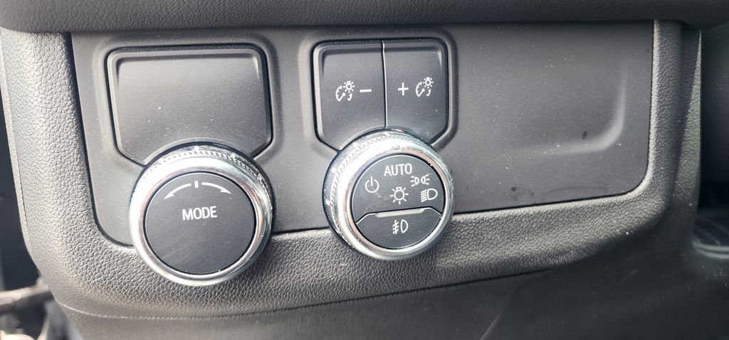 Used 2025 GMC Yukon XL Denali RWD image 28