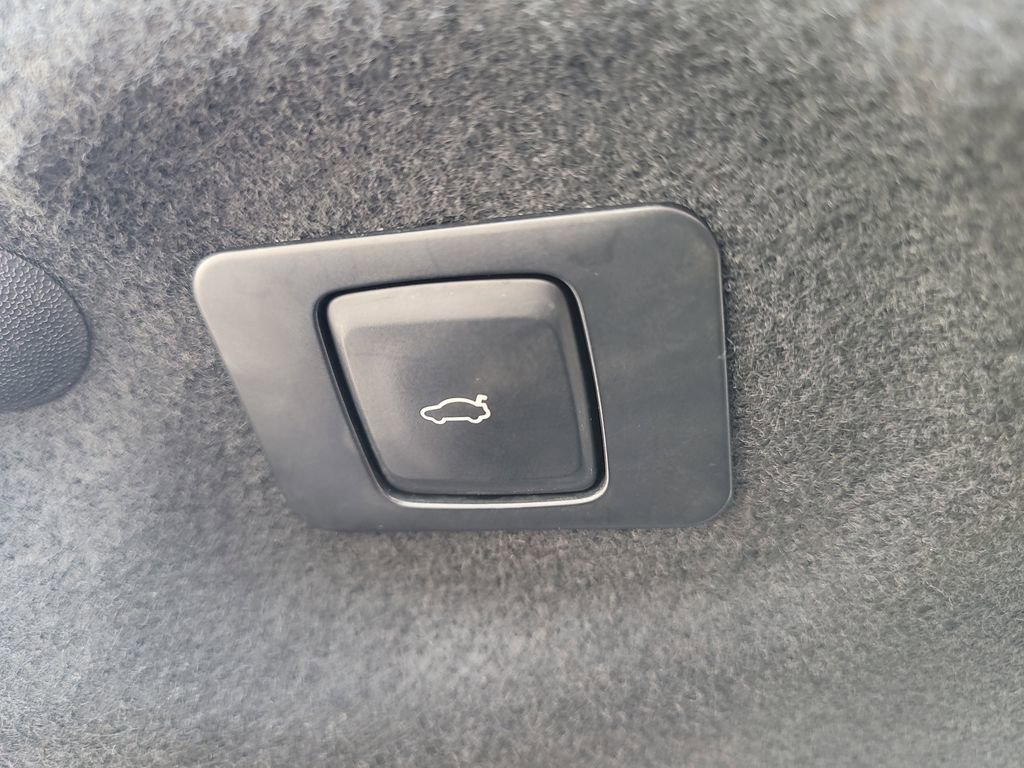 Used 2020 Lincoln MKZ w/ Convenience Package image 8