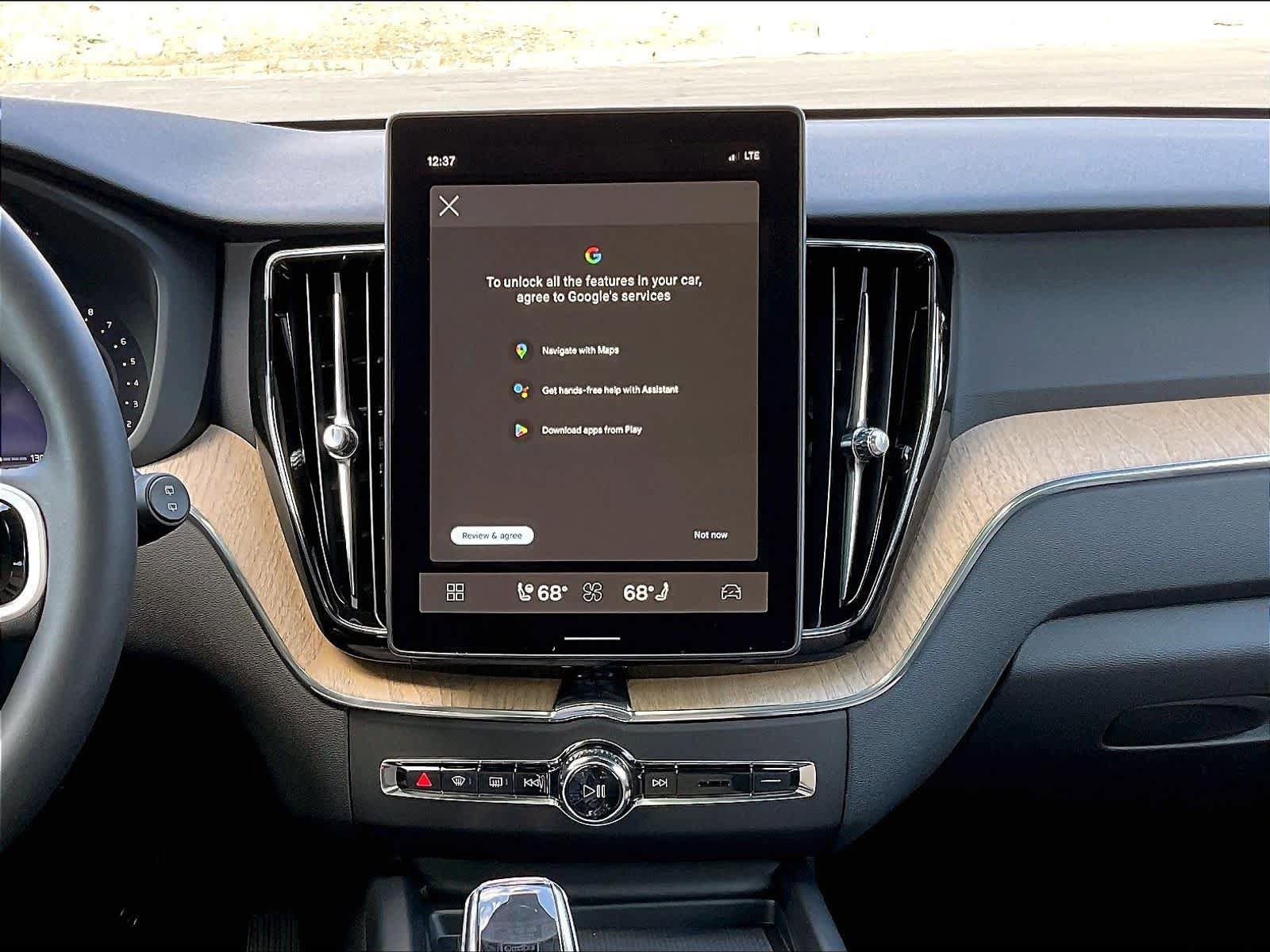 New 2026 Volvo XC60 B5 Plus w/ Climate Package AWD/4WD image 9