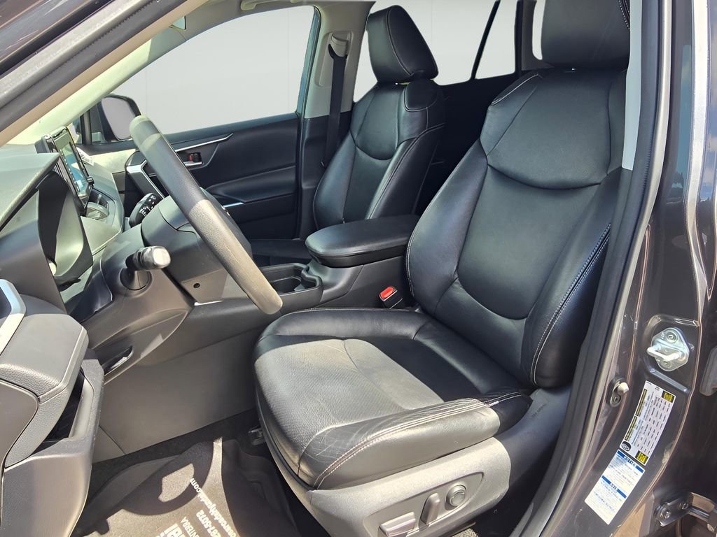 Used 2021 Toyota RAV4 XLE AWD/4WD image 26
