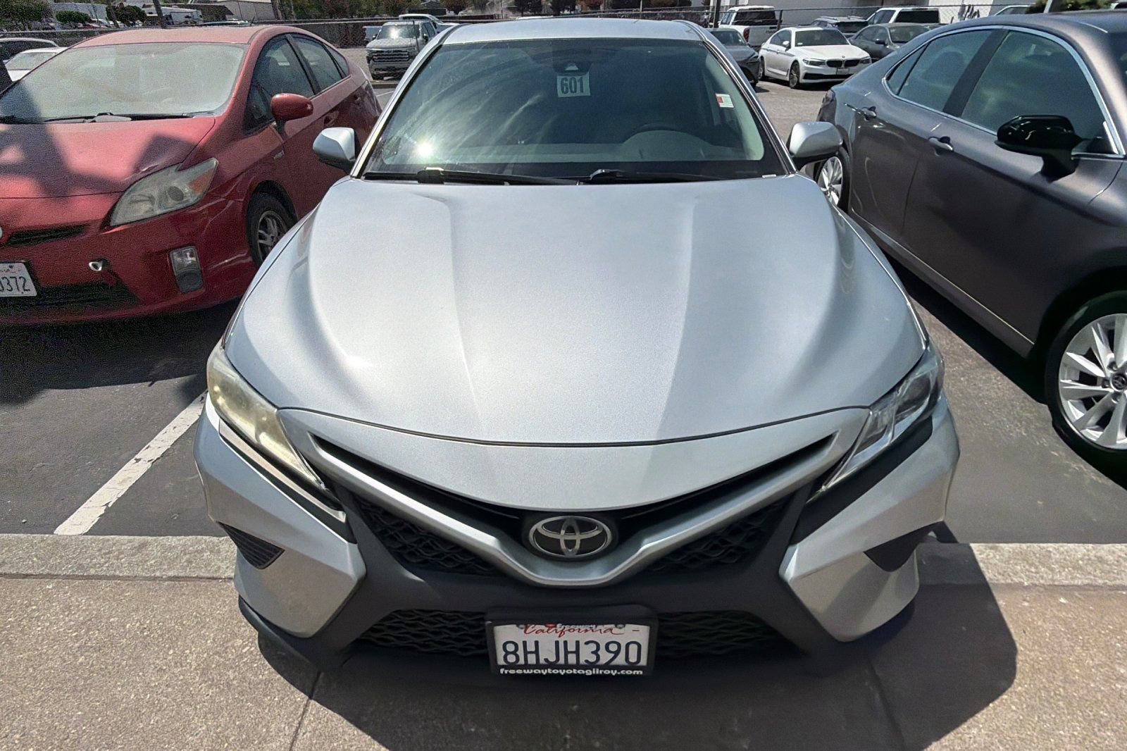 Used 2019 Toyota Camry SE FWD image 3