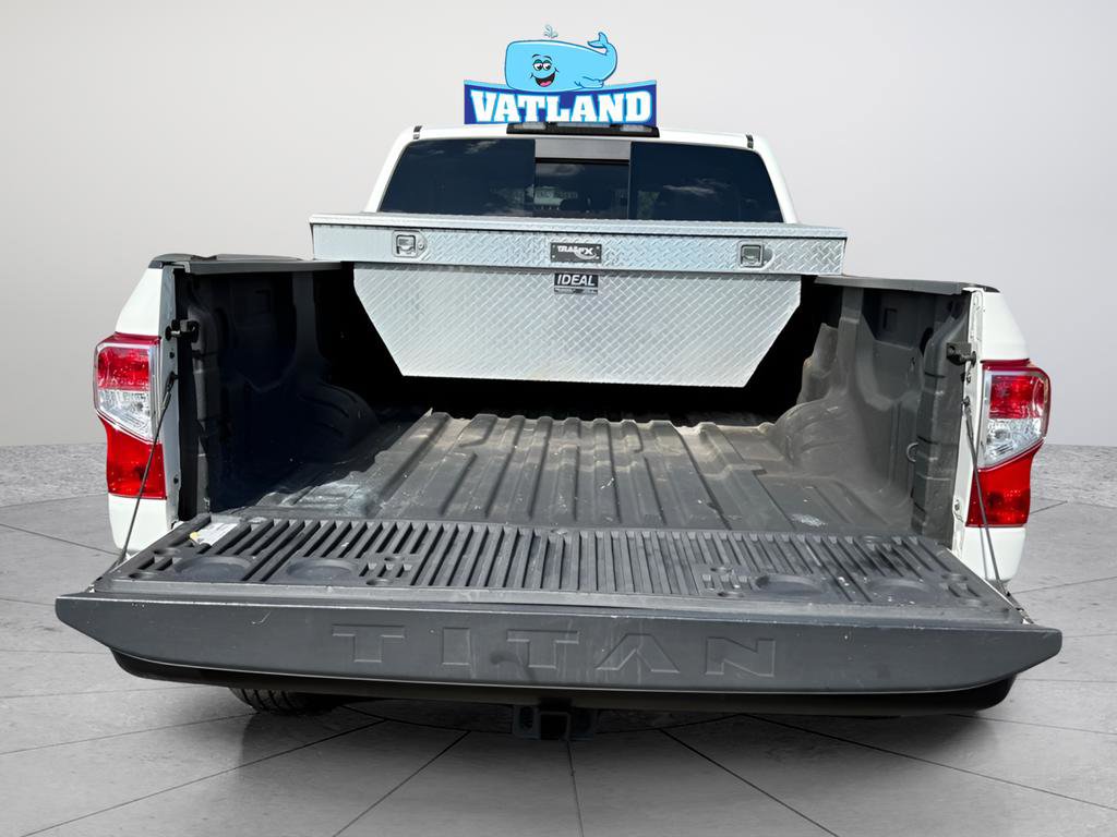 Used 2022 Nissan Titan S image 5