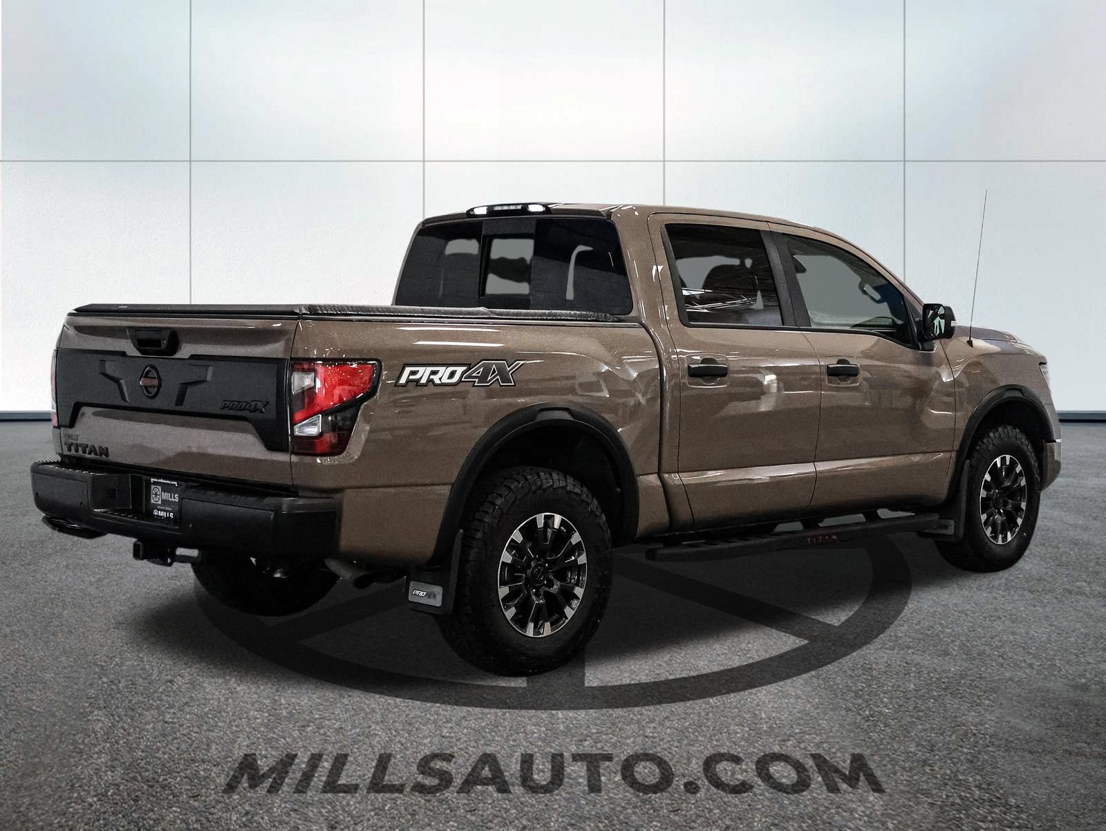 Used 2021 Nissan Titan PRO-4X w/ Pro-4x Convenience Package AWD/4WD image 8