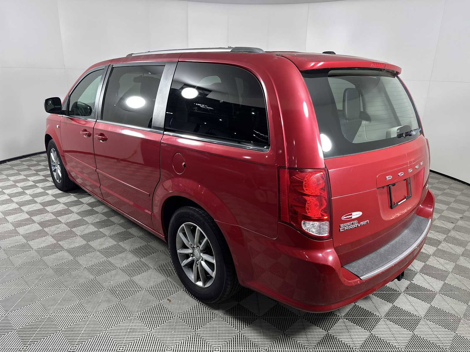Used 2014 Dodge Grand Caravan SXT FWD image 6