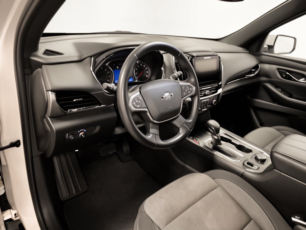 Used 2023 Chevrolet Traverse LT FWD image 4