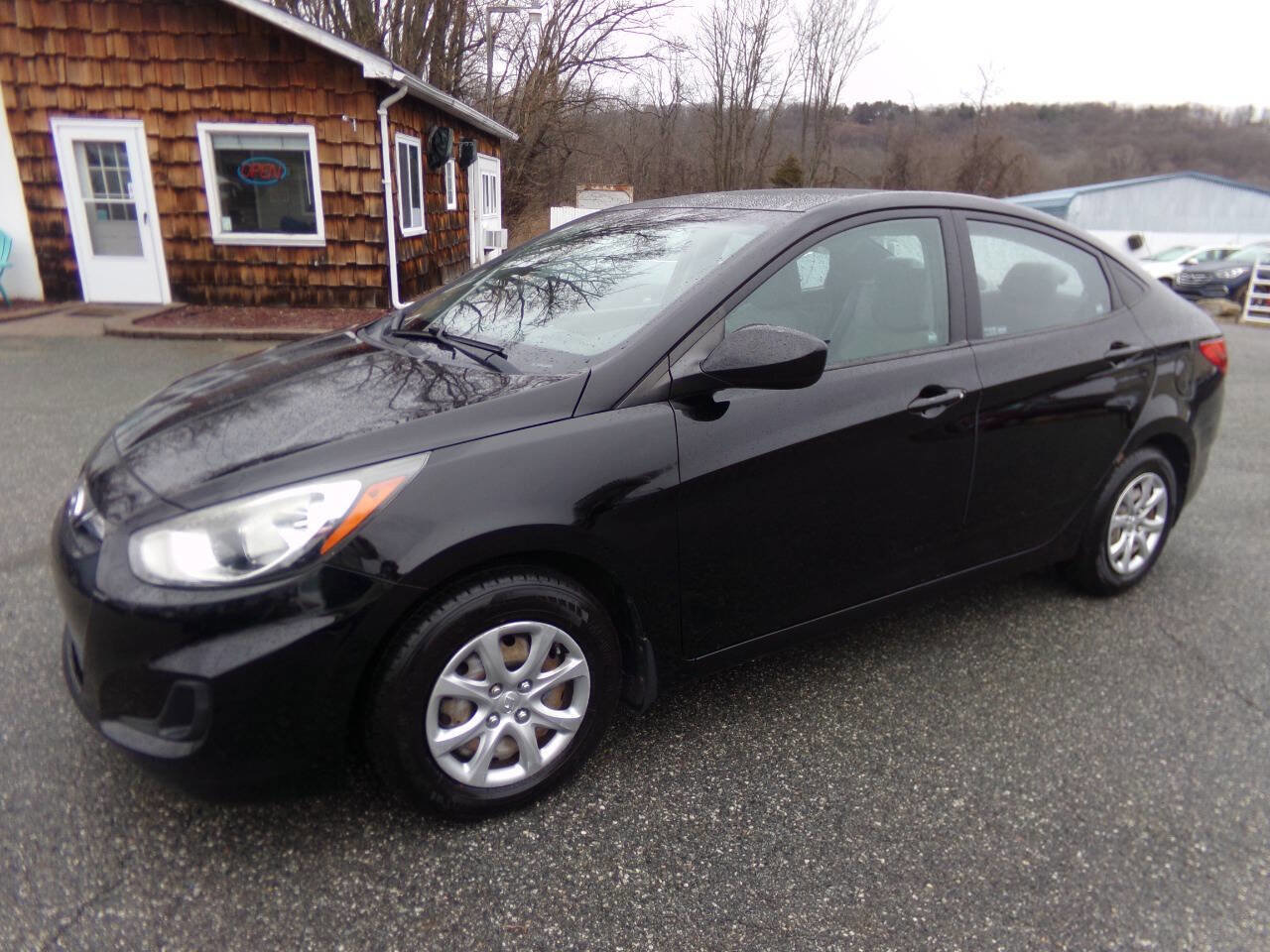 Used 2012 Hyundai Accent GLS image 1