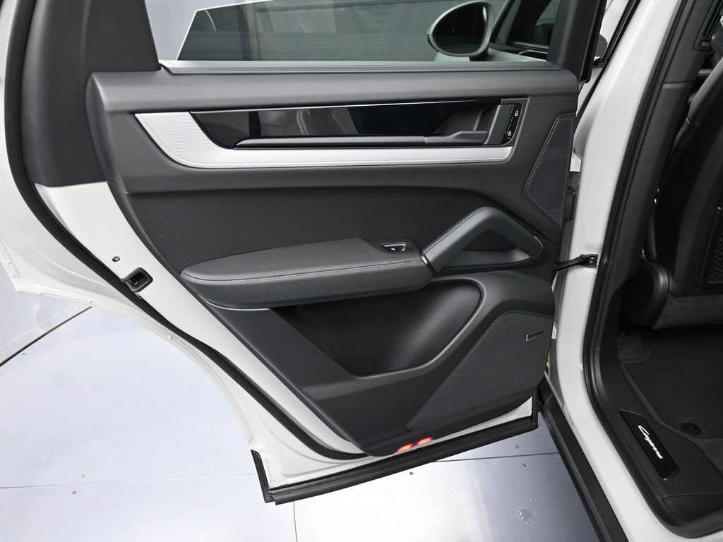 Certified 2026 Porsche Cayenne E-Hybrid AWD/4WD image 23