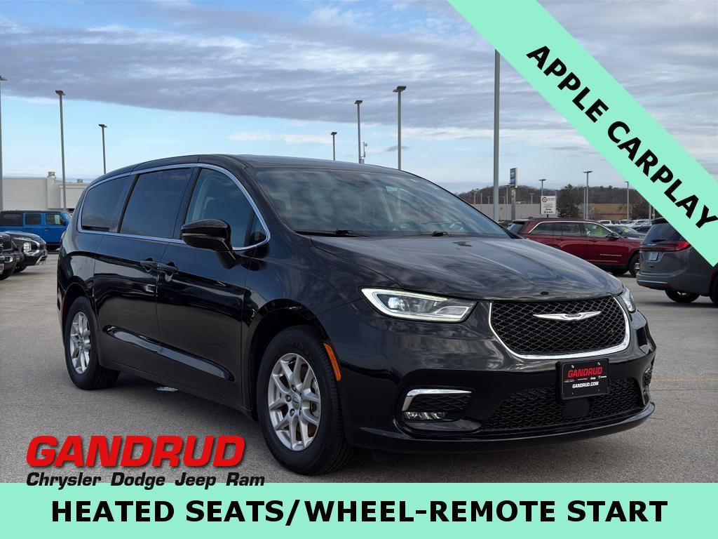 Used 2024 Chrysler Pacifica Touring-L image 1