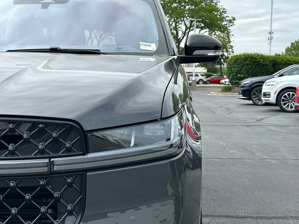 Used 2025 Lincoln Navigator Black Label AWD/4WD image 12