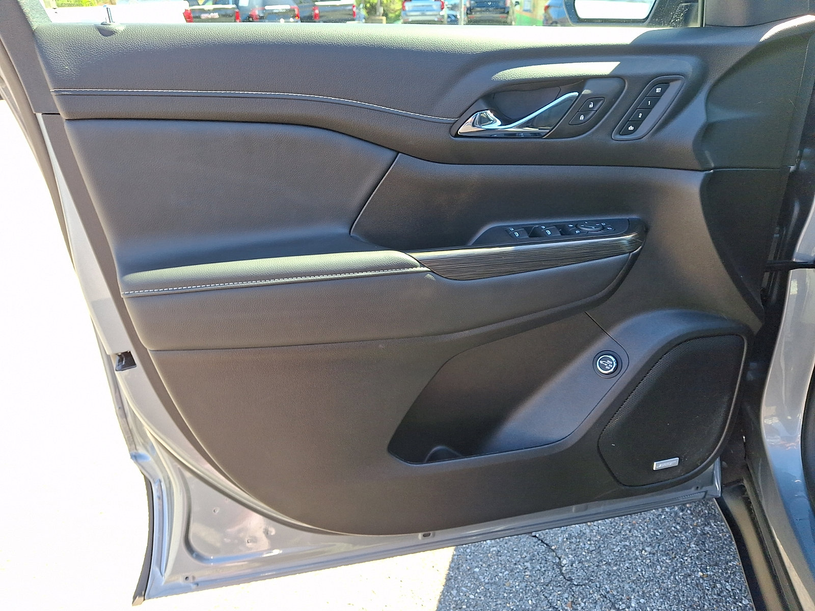 Used 2023 GMC Acadia SLT w/ Elevation Edition image 12