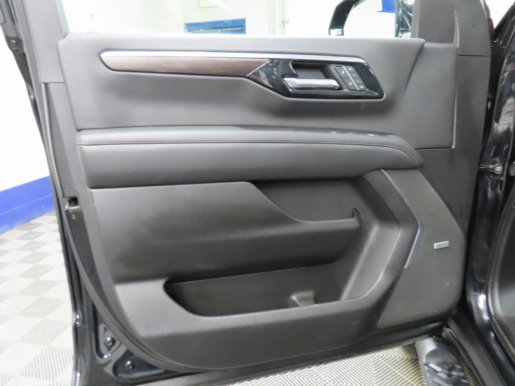 Used 2025 Chevrolet Suburban Z71 image 67