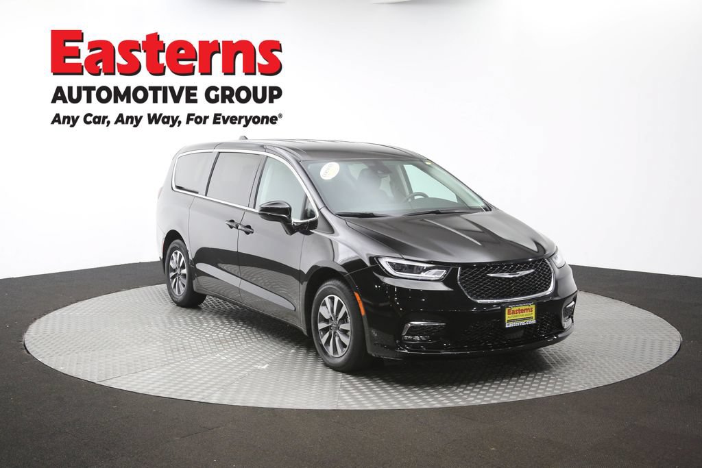 Used 2024 Chrysler Pacifica Limited FWD image 50