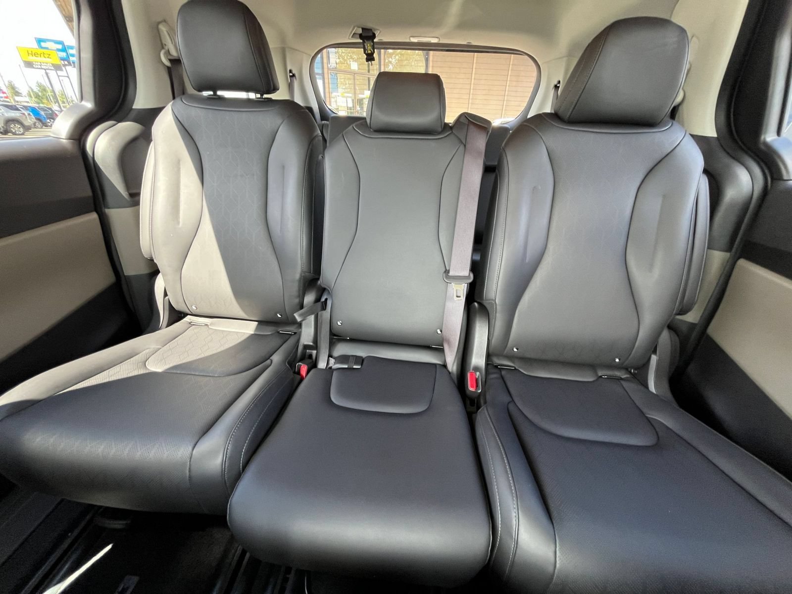 Used 2026 Kia Carnival FWD image 41