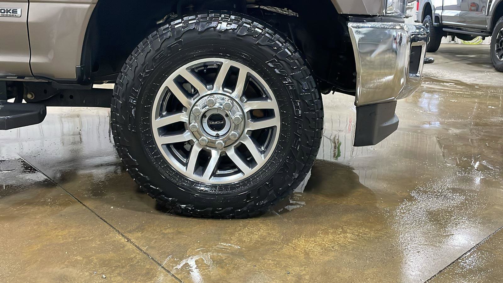 Used 2019 Ford F350 Lariat w/ Lariat Ultimate Package image 4