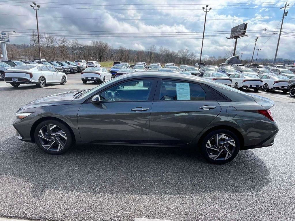 Used 2025 Hyundai Elantra Sport image 27