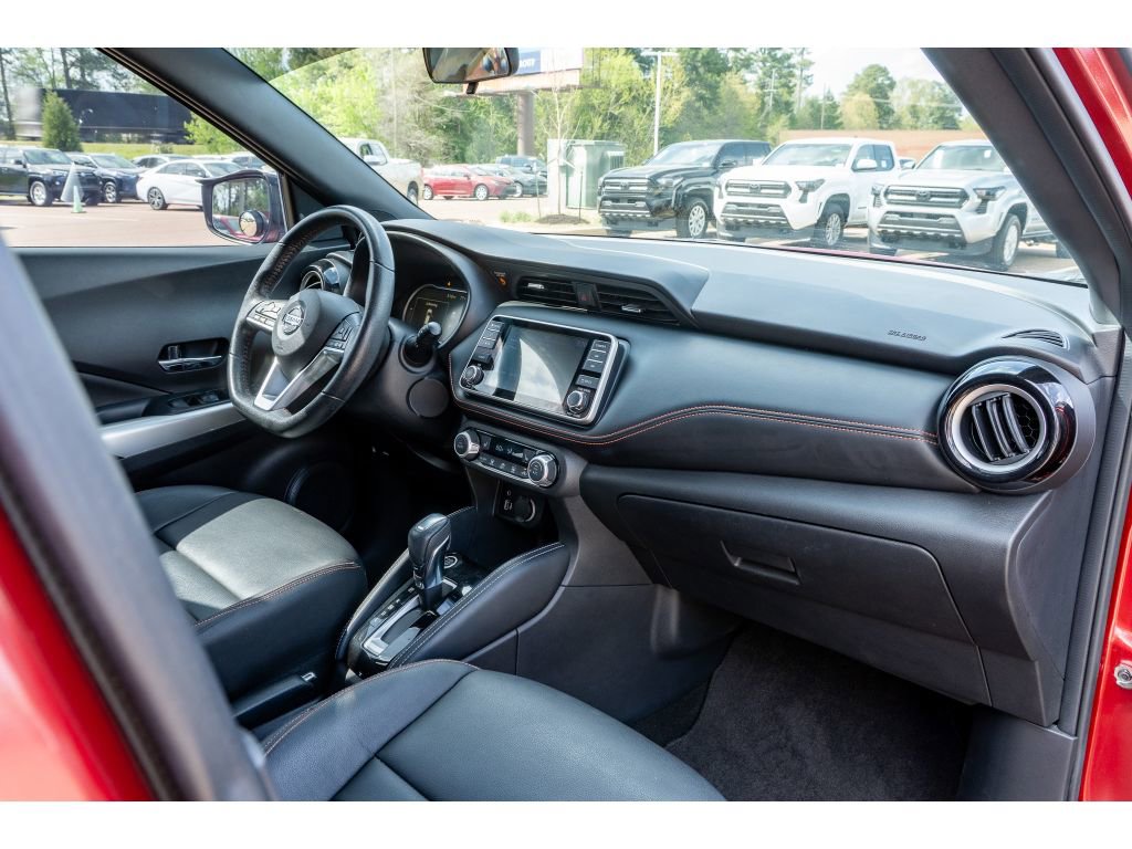 Used 2018 Nissan Kicks SR w/ Premium Package image 17