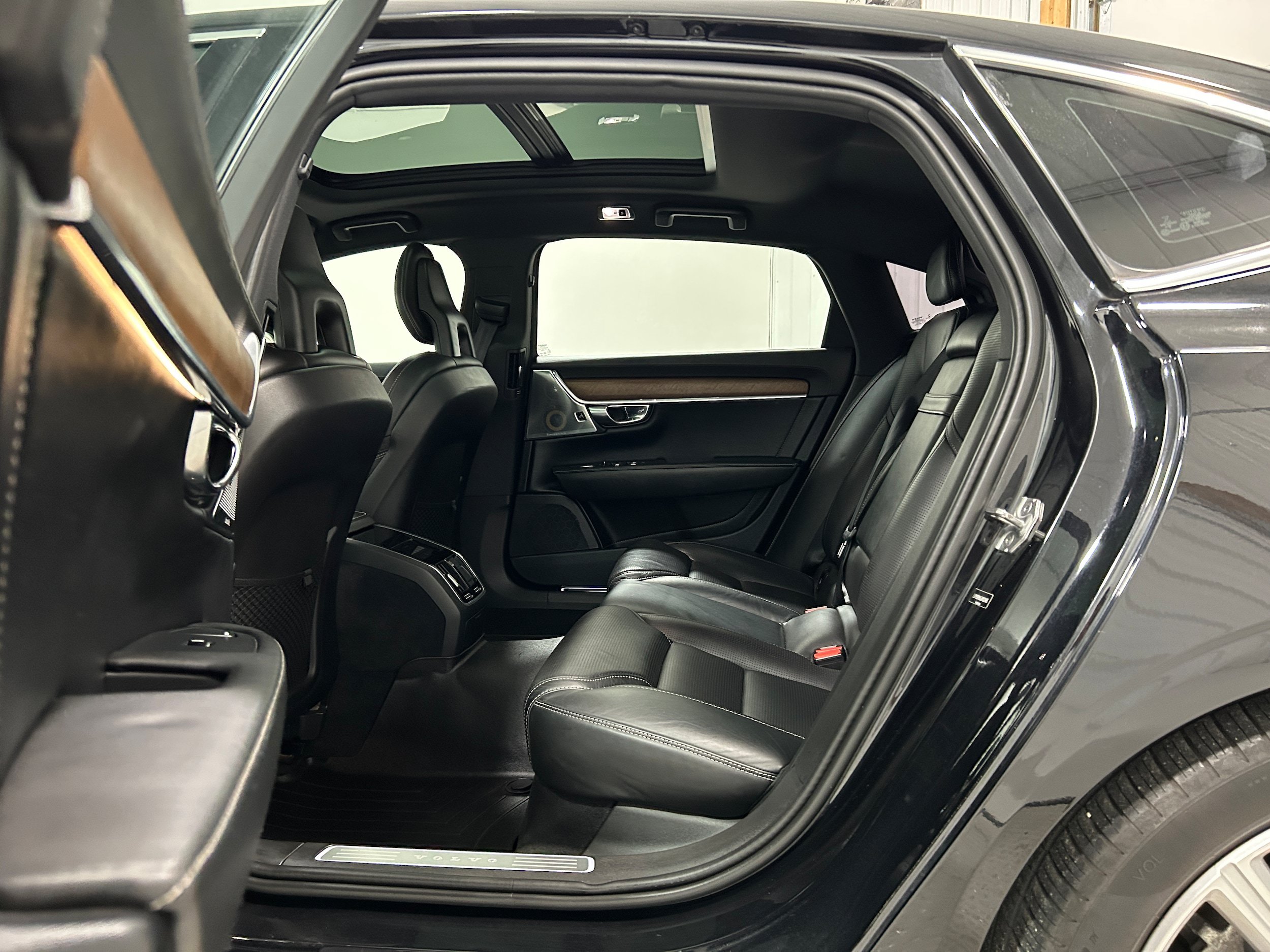 Used 2018 Volvo S90 T6 Inscription w/ Convenience Package AWD/4WD image 28