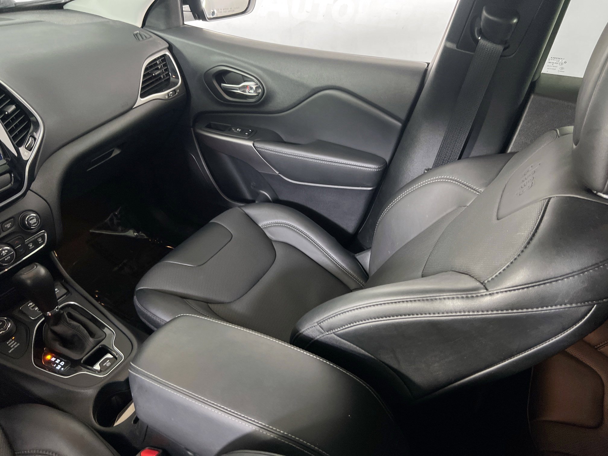 Used 2022 Jeep Cherokee Limited AWD/4WD image 23