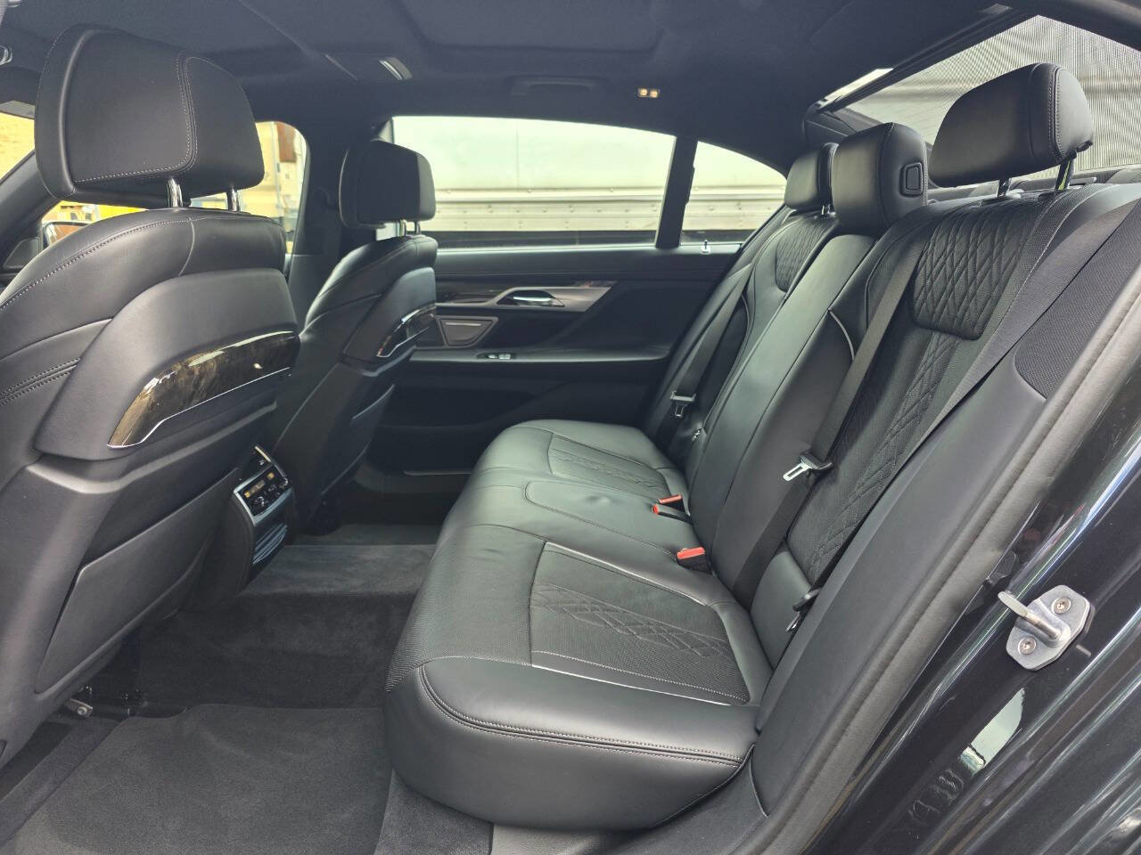 Used 2019 BMW 750i xDrive w/ Executive Package image 46