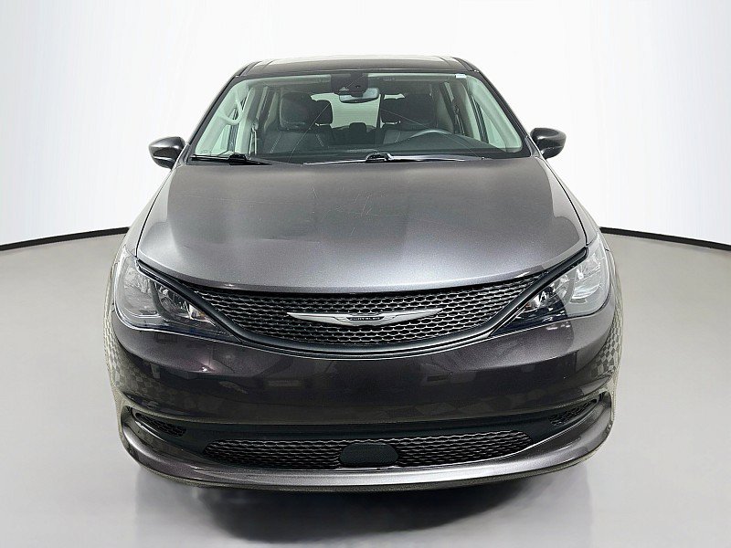 Used 2023 Chrysler Voyager LX FWD image 2