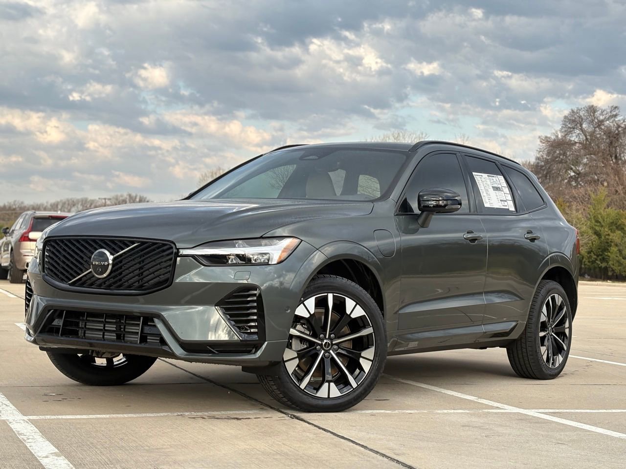 New 2026 Volvo XC60 T8 Plus w/ Protection Package Premier image 3