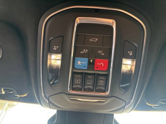 Used 2024 Jeep Wagoneer Launch Edition AWD/4WD image 39